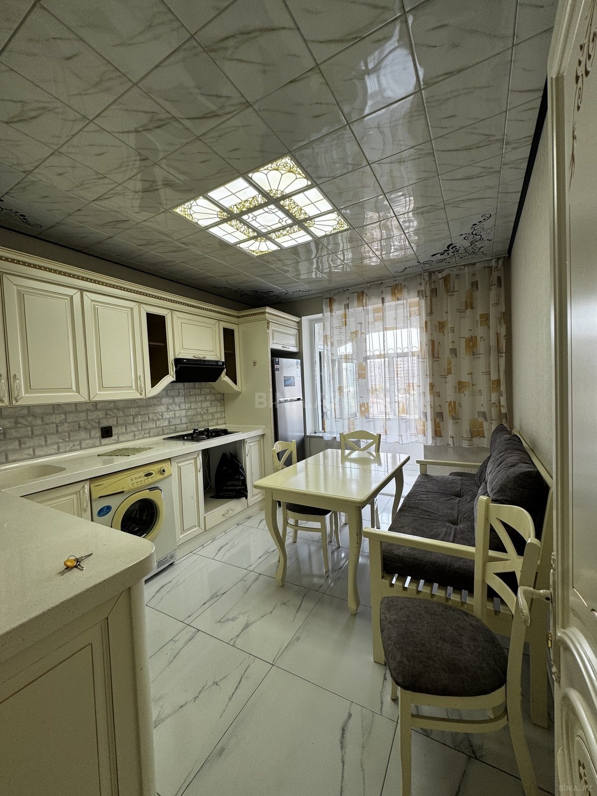 2 otaqlı Köhnə tikili, Neftçilər m., Bakı