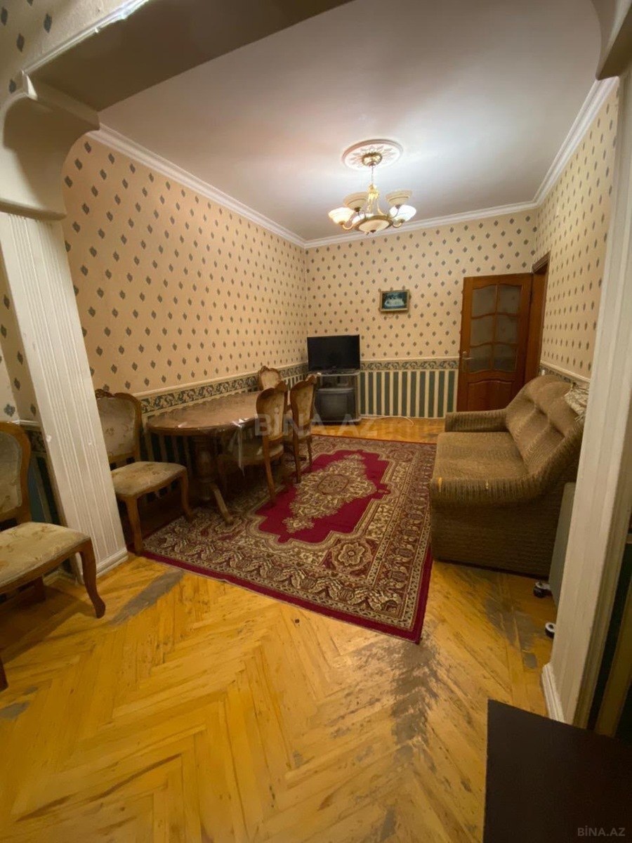 2 otaqlı Köhnə tikili, Memar Əcəmi m., Bakı