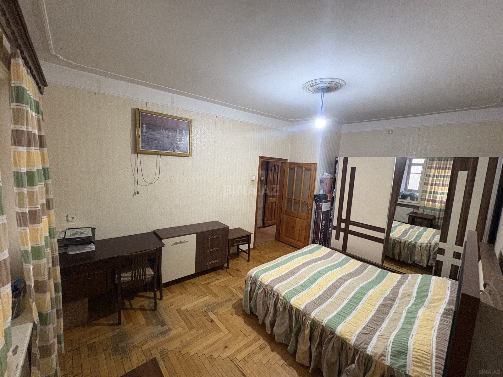 3 otaqlı Köhnə tikili, Xalqlar Dostluğu m., Bakı