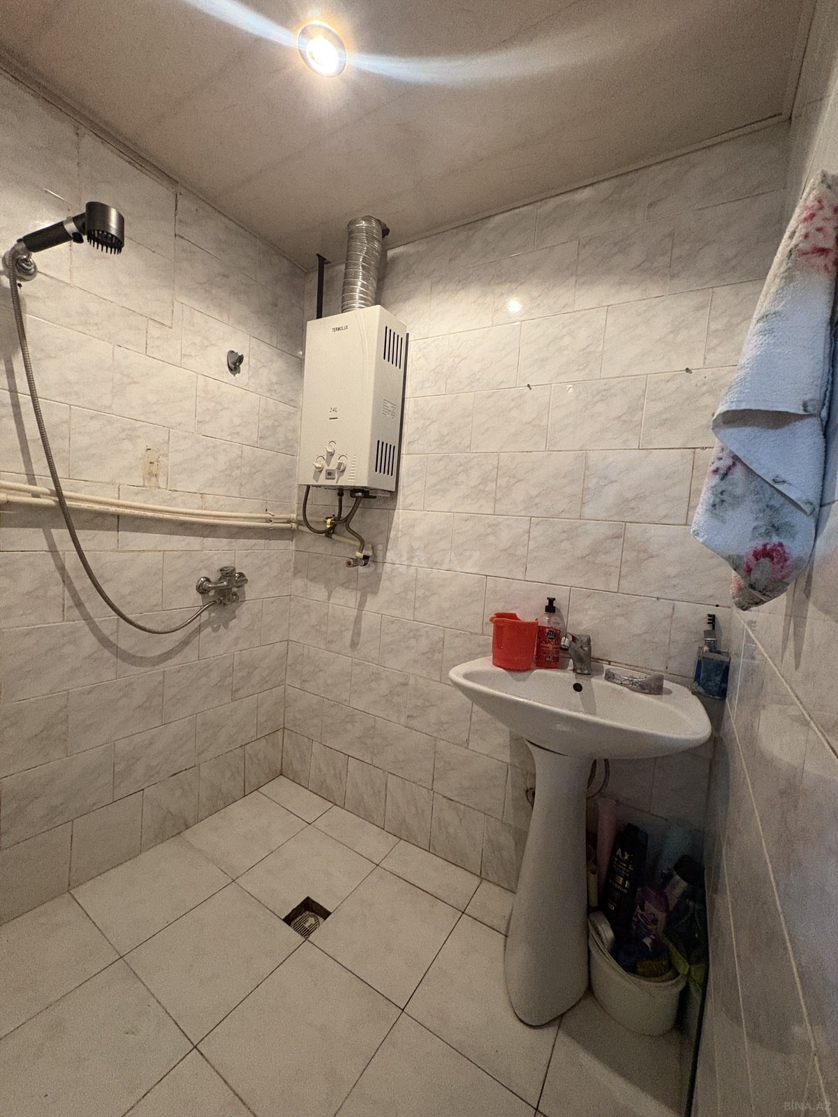 3 otaqlı Köhnə tikili, Xalqlar Dostluğu m., Bakı