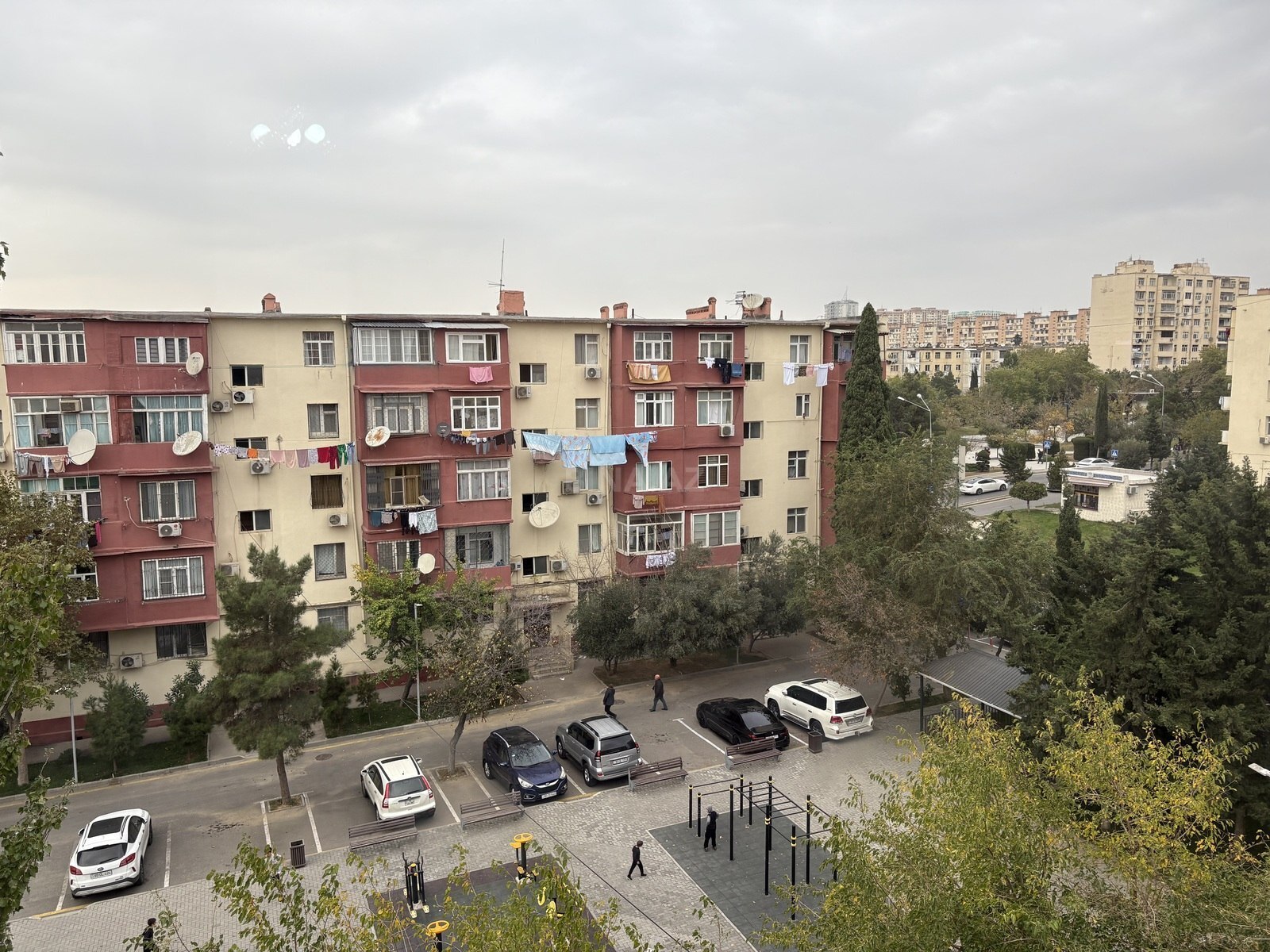 3 otaqlı Köhnə tikili, Xalqlar Dostluğu m., Bakı