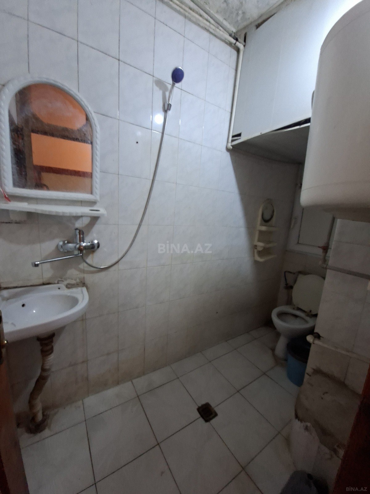 2 otaqlı Köhnə tikili, Memar Əcəmi m., Bakı