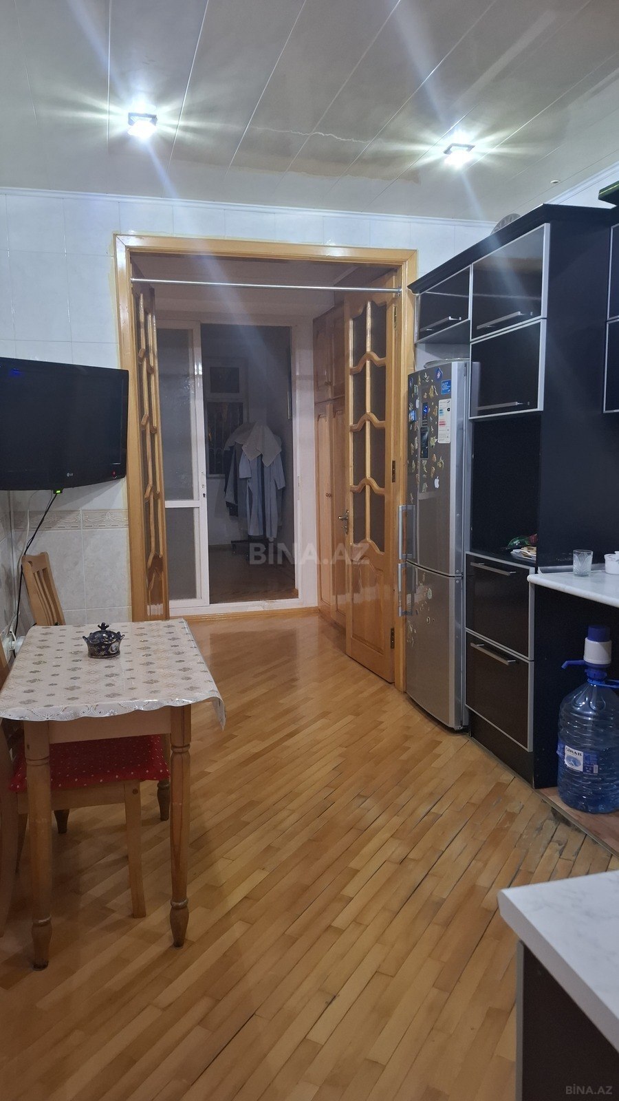 4 otaqlı Köhnə tikili, Neftçilər m., Bakı