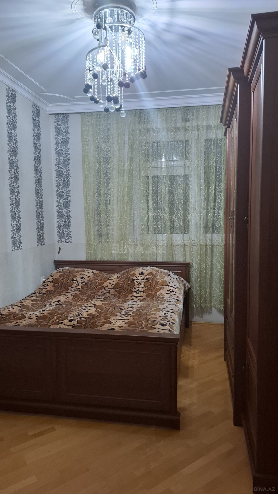 4 otaqlı Köhnə tikili, Neftçilər m., Bakı