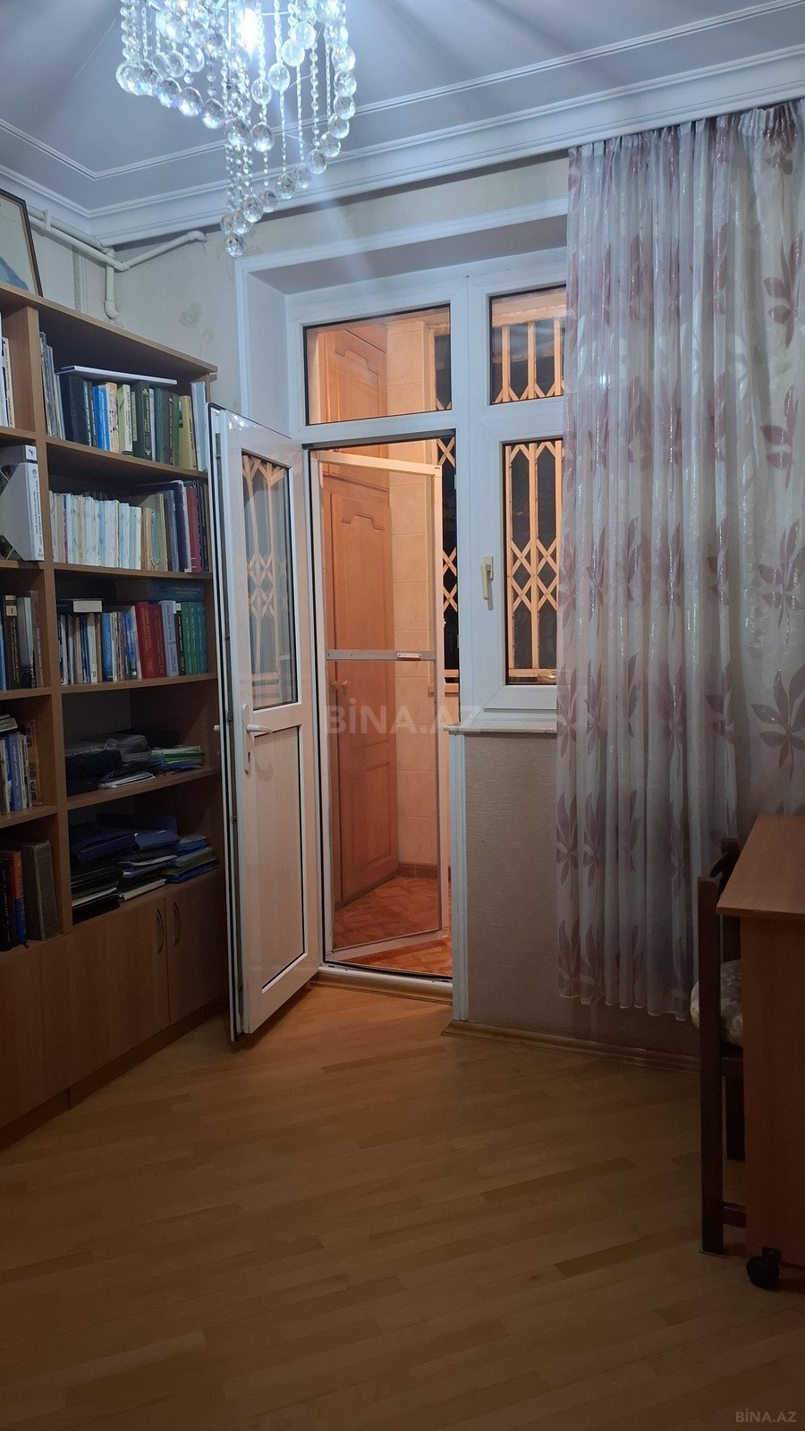 4 otaqlı Köhnə tikili, Neftçilər m., Bakı