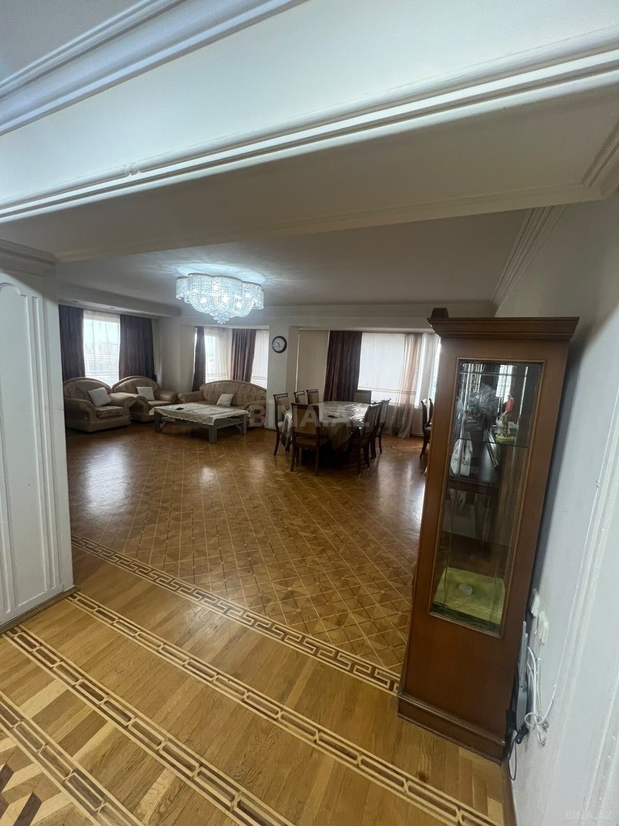 3 otaqlı Köhnə tikili, 20 Yanvar m., Bakı