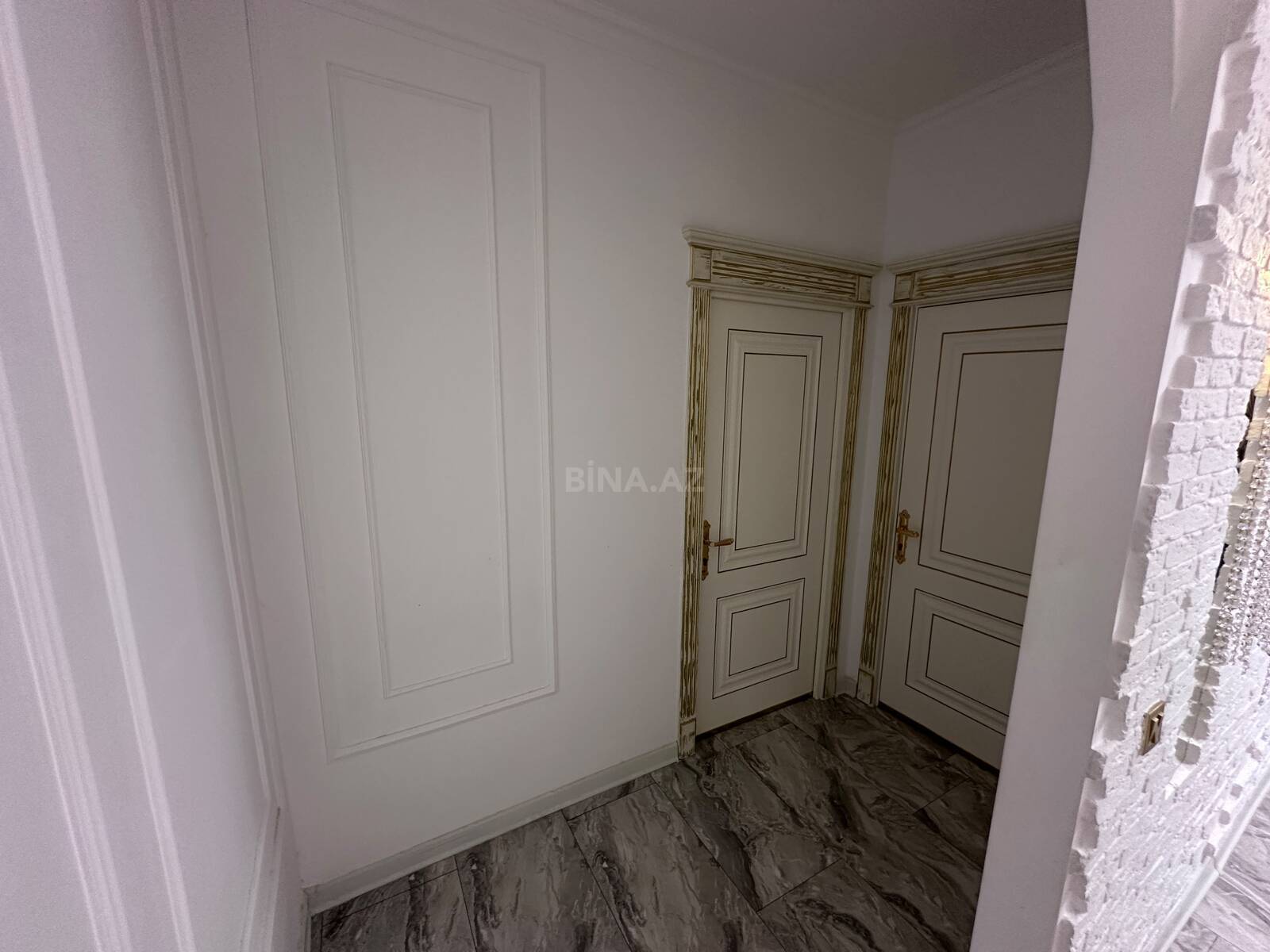 3 otaqlı Yeni tikili, Xırdalan