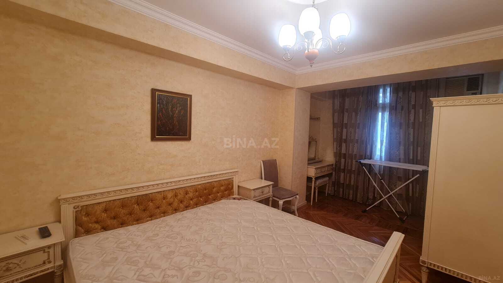 3 otaqlı Köhnə tikili, Sahil m., Bakı