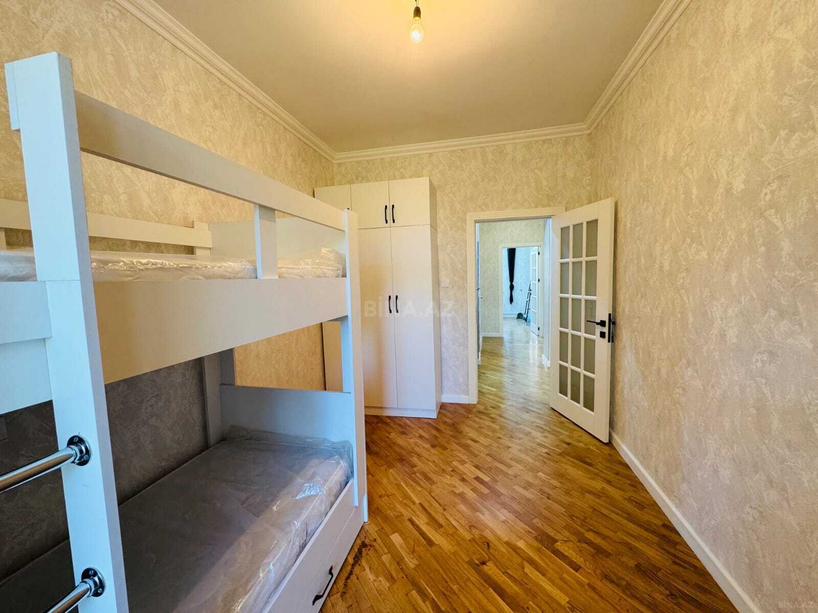 3 otaqlı Köhnə tikili, Qara Qarayev m., Bakı