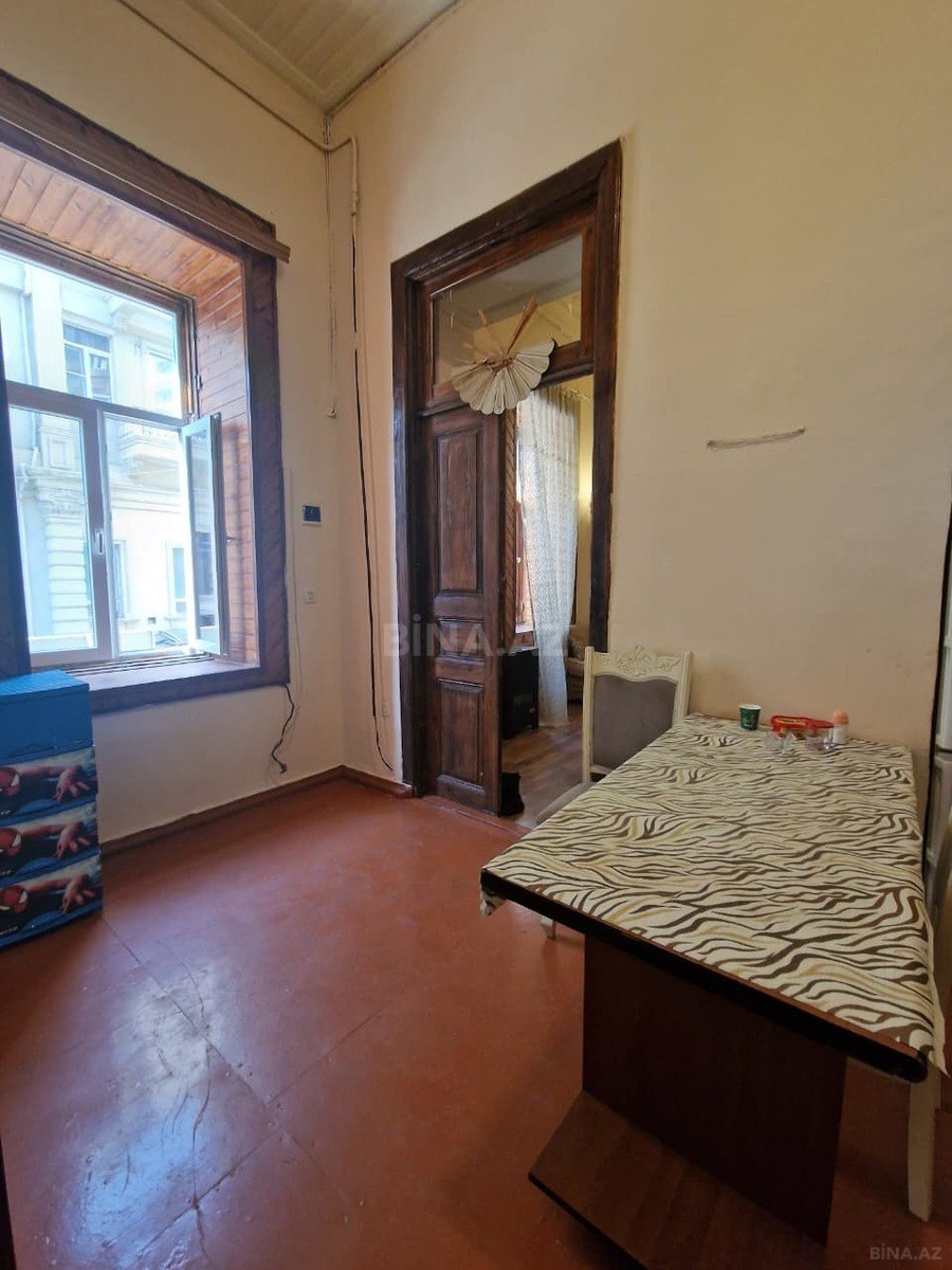 2 otaqlı Köhnə tikili, Nizami m., Bakı