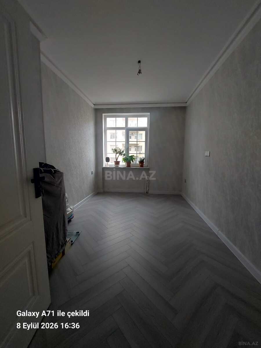 3 otaqlı Köhnə tikili, 8 Noyabr m., Bakı