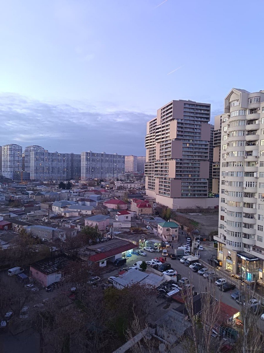 3 otaqlı Köhnə tikili, Elmlər Akademiyası m., Bakı