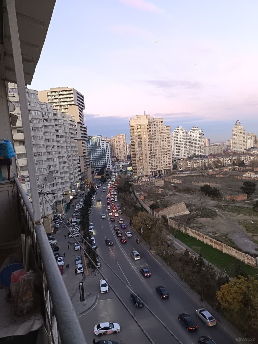 3 otaqlı Köhnə tikili, Elmlər Akademiyası m., Bakı