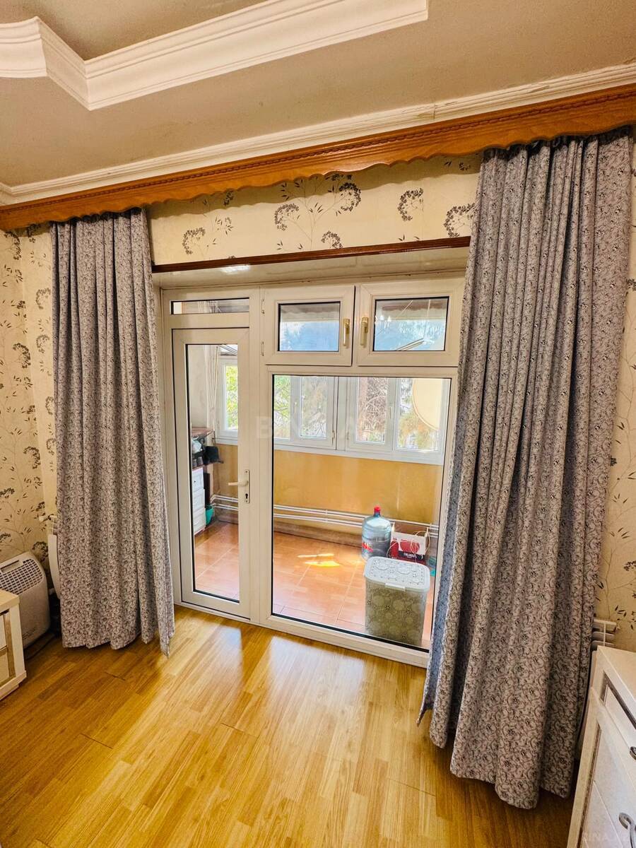 3 otaqlı Köhnə tikili, Neftçilər m., Bakı