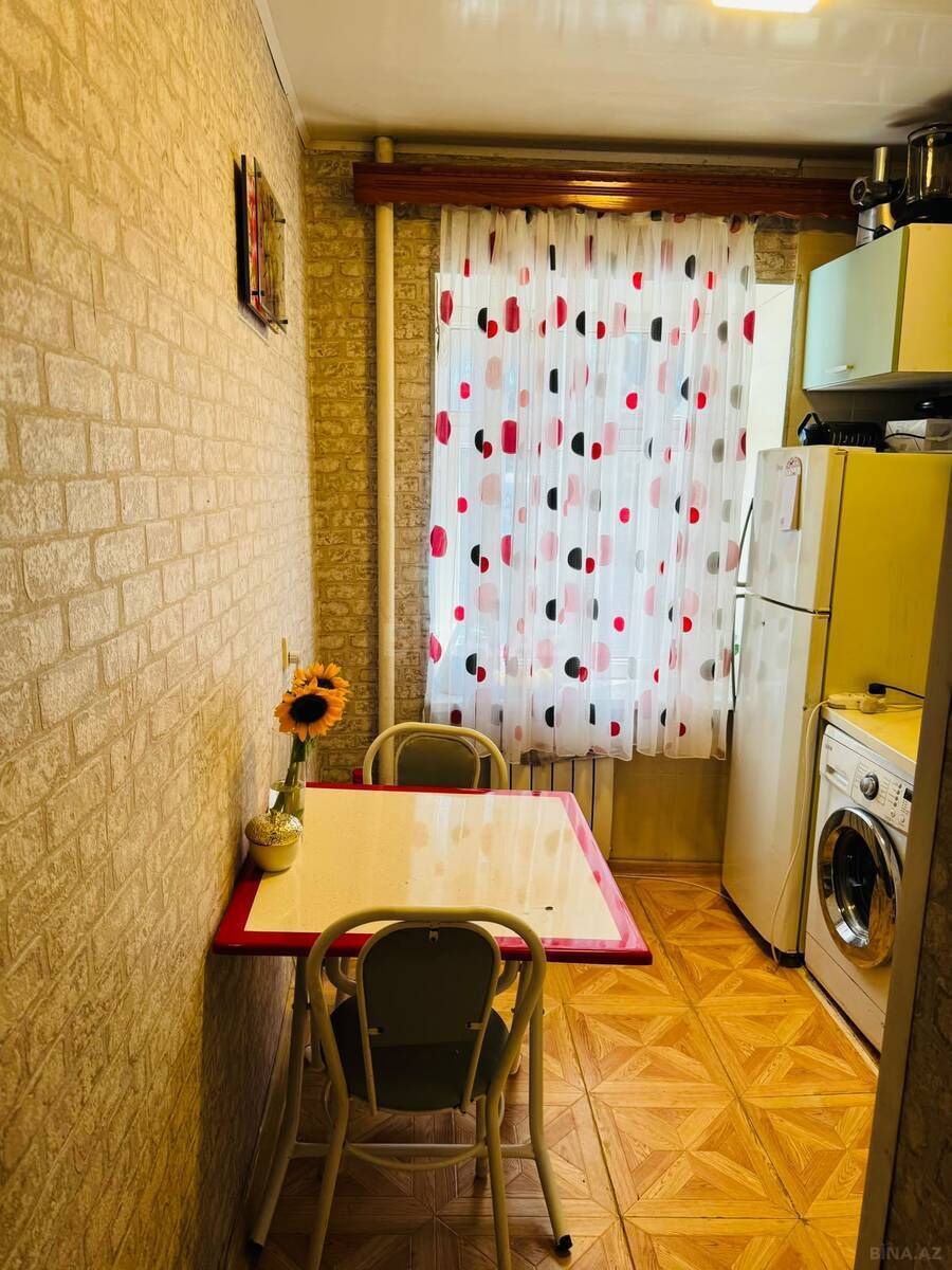 3 otaqlı Köhnə tikili, Neftçilər m., Bakı