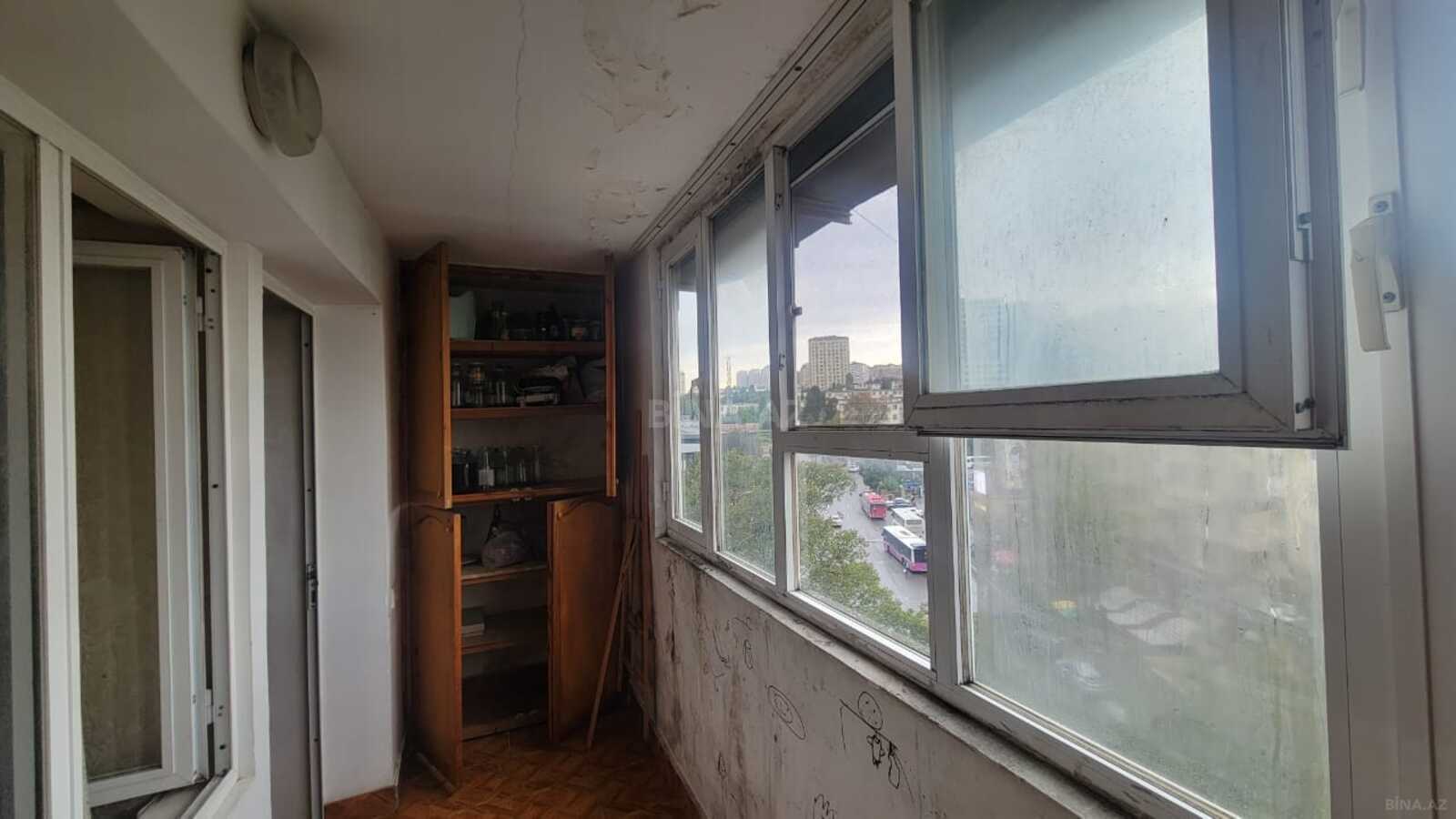 3 otaqlı Köhnə tikili, Memar Əcəmi m., Bakı
