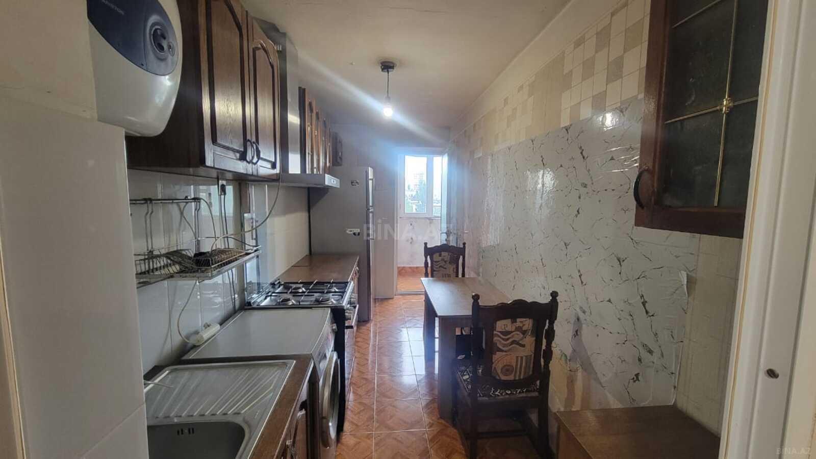 3 otaqlı Köhnə tikili, Memar Əcəmi m., Bakı