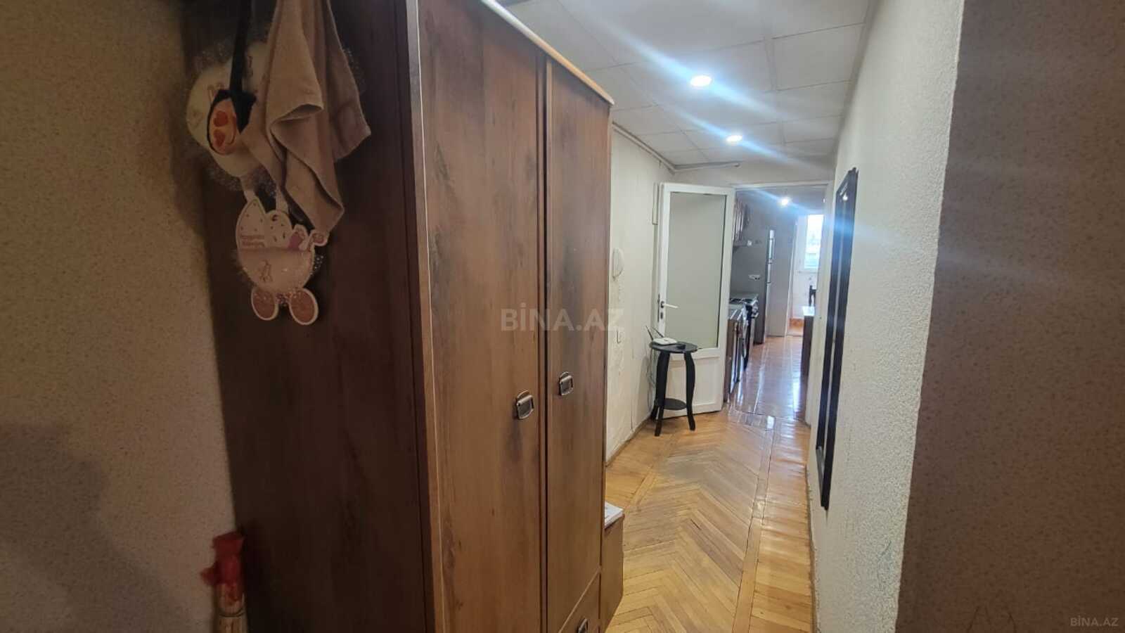 3 otaqlı Köhnə tikili, Memar Əcəmi m., Bakı