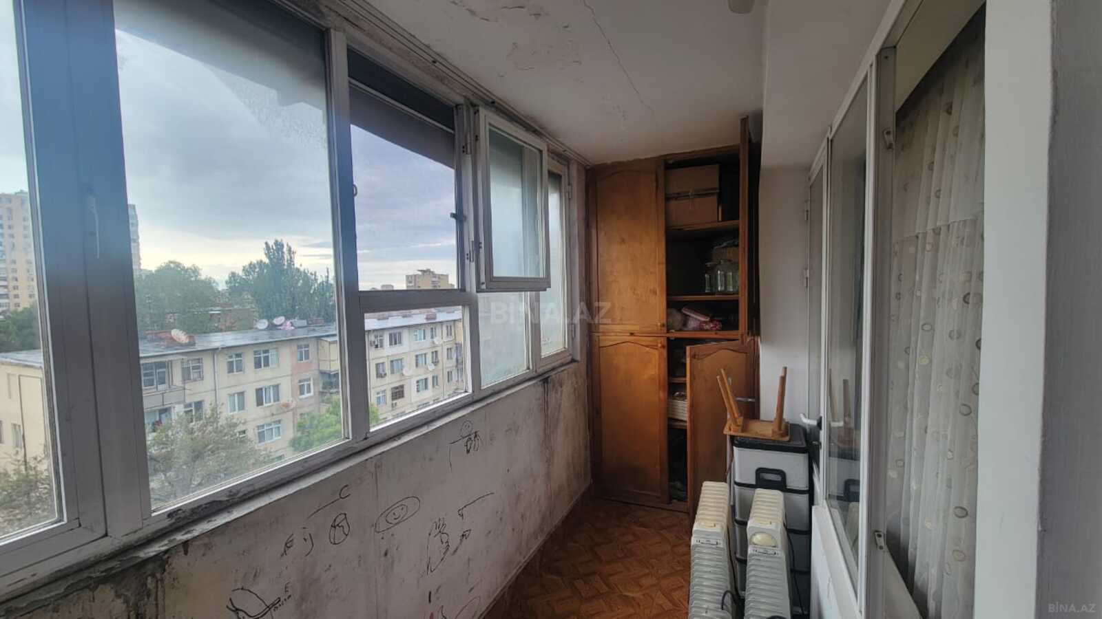 3 otaqlı Köhnə tikili, Memar Əcəmi m., Bakı