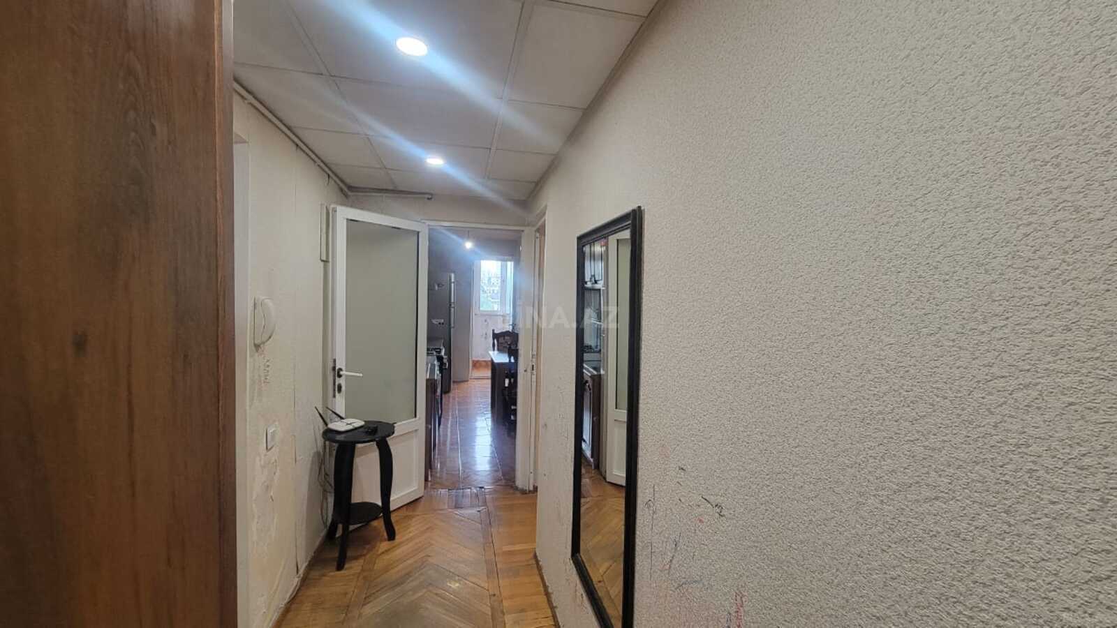 3 otaqlı Köhnə tikili, Memar Əcəmi m., Bakı