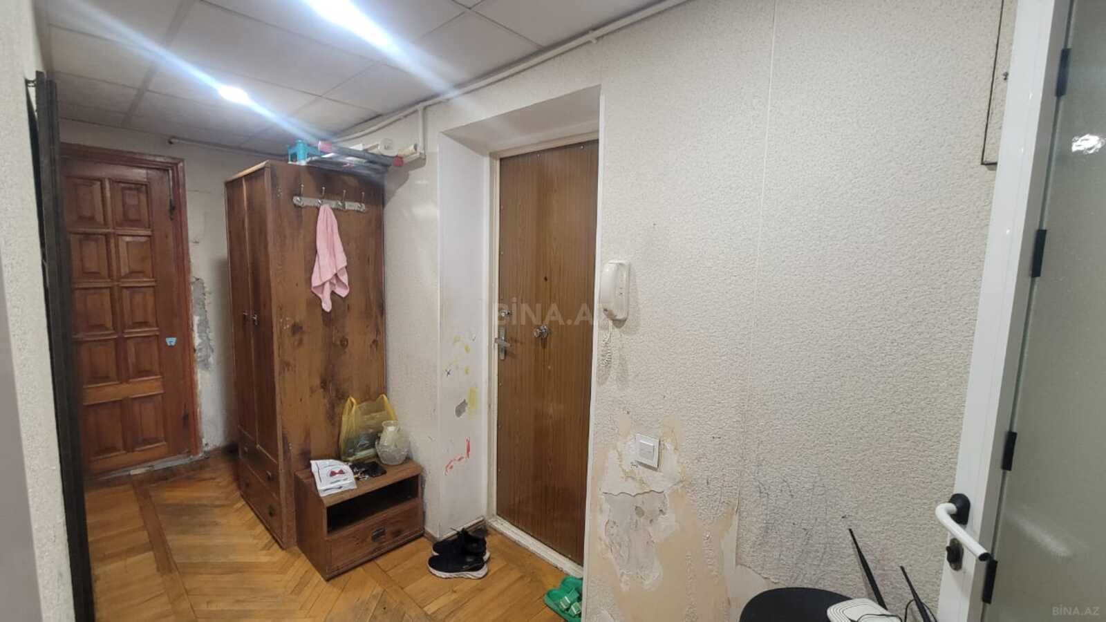 3 otaqlı Köhnə tikili, Memar Əcəmi m., Bakı