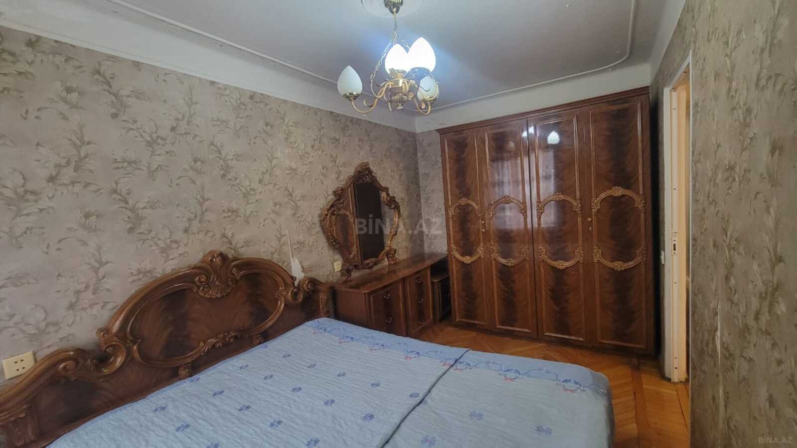 3 otaqlı Köhnə tikili, Memar Əcəmi m., Bakı