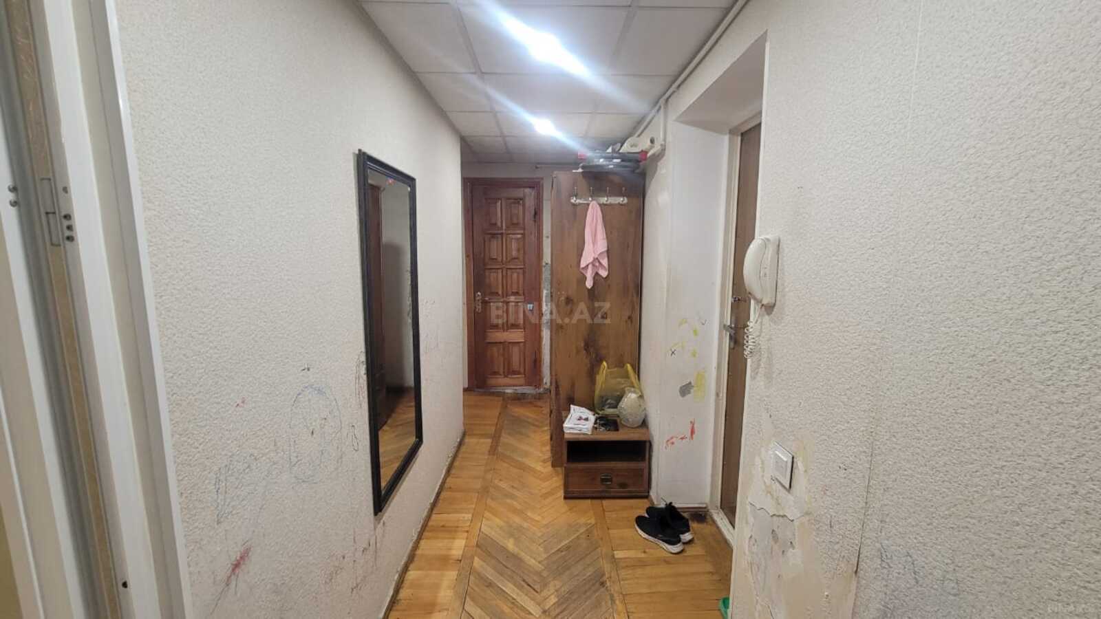 3 otaqlı Köhnə tikili, Memar Əcəmi m., Bakı