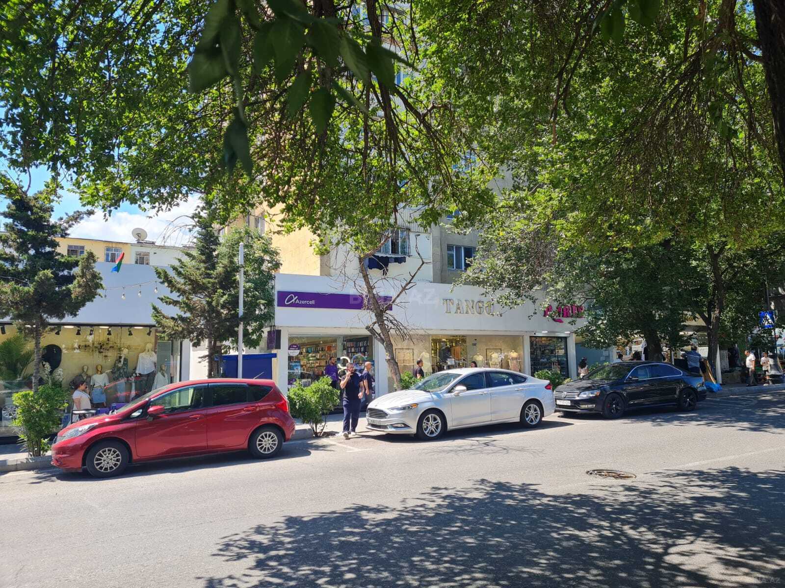 3 otaqlı Köhnə tikili, Memar Əcəmi m., Bakı