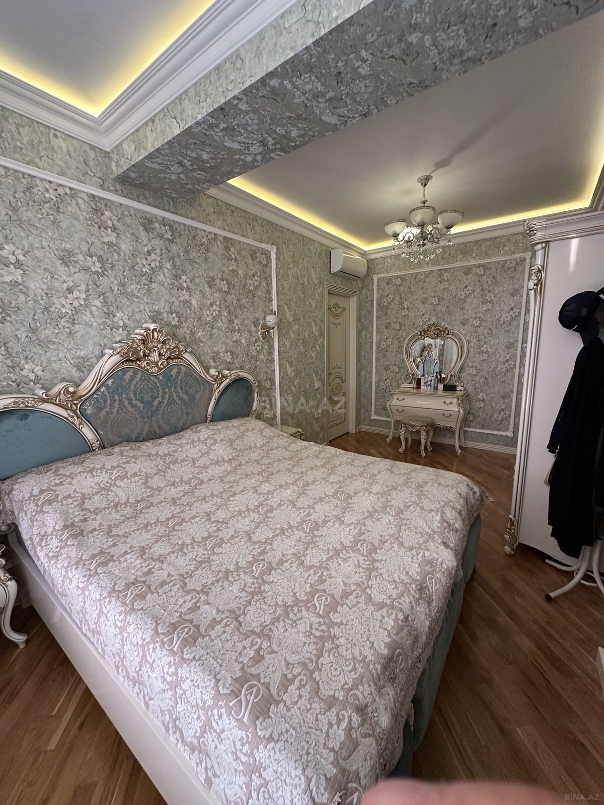 4 otaqlı Yeni tikili, Memar Əcəmi m., Bakı