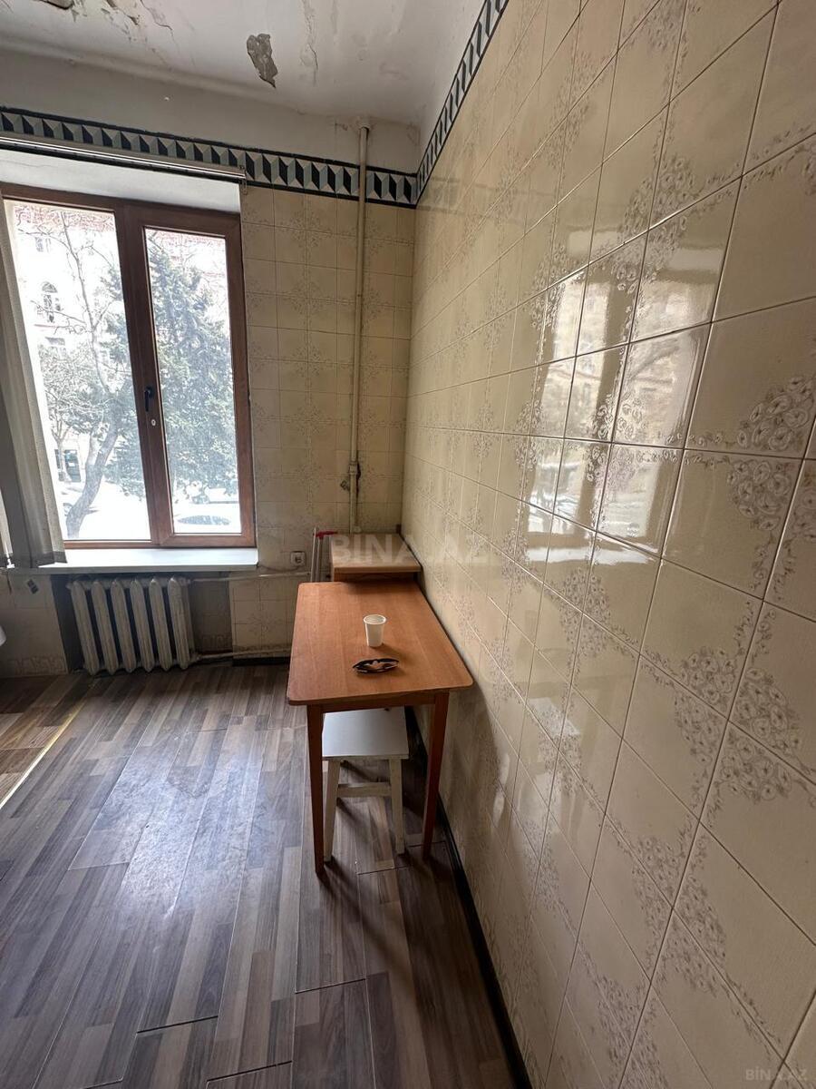 2 otaqlı Köhnə tikili, Elmlər Akademiyası m., Bakı