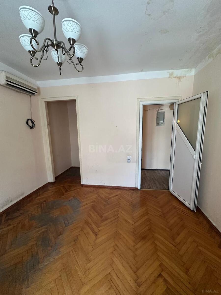 2 otaqlı Köhnə tikili, Elmlər Akademiyası m., Bakı