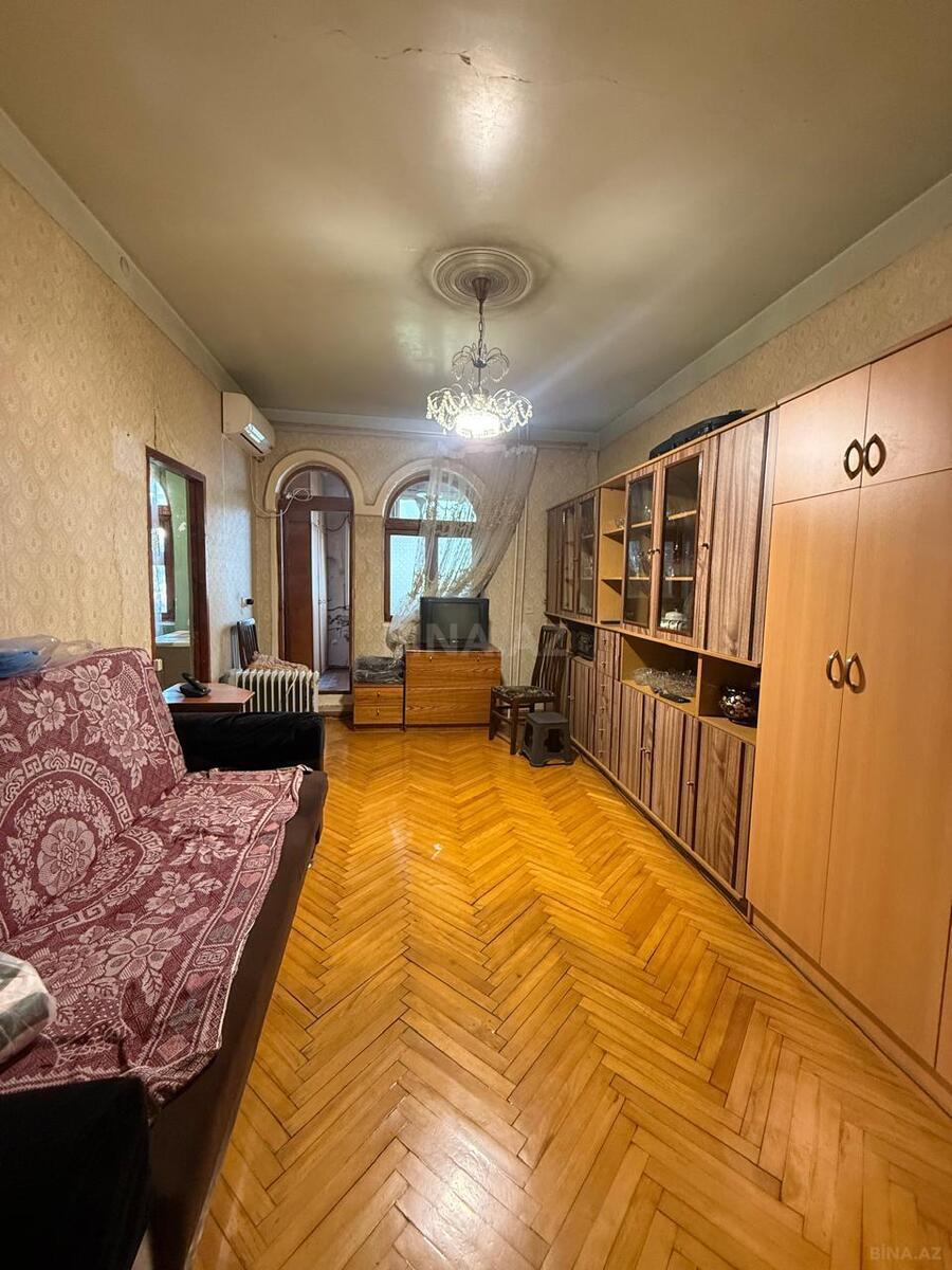2 otaqlı Köhnə tikili, Memar Əcəmi m., Bakı
