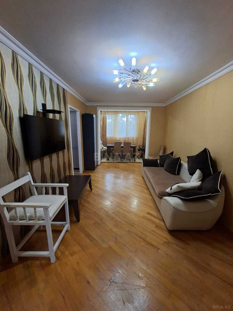 3 otaqlı Köhnə tikili, Neftçilər m., Bakı