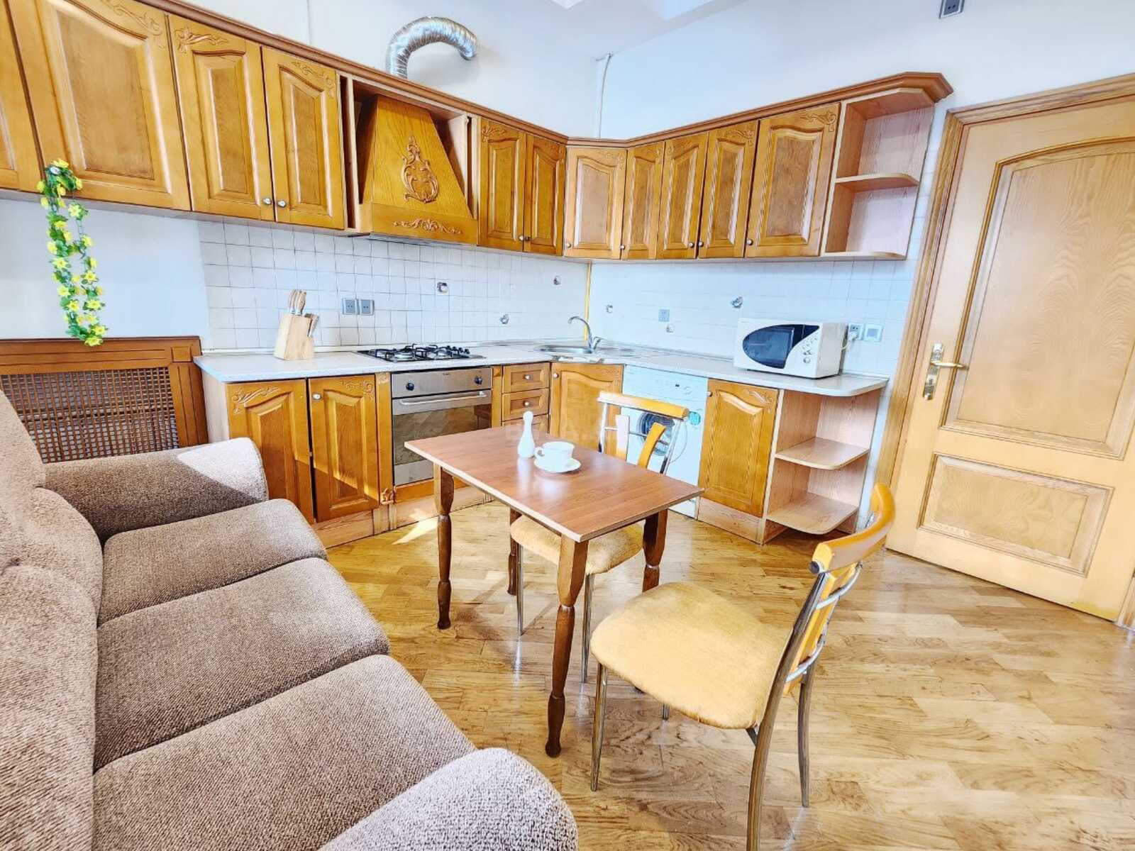 3 otaqlı Köhnə tikili, Sahil m., Bakı