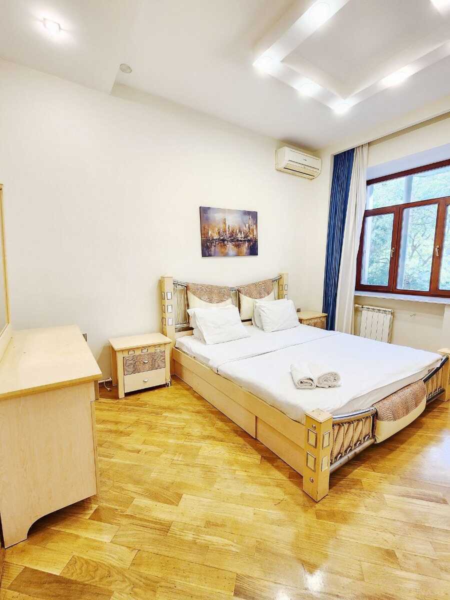 3 otaqlı Köhnə tikili, Sahil m., Bakı