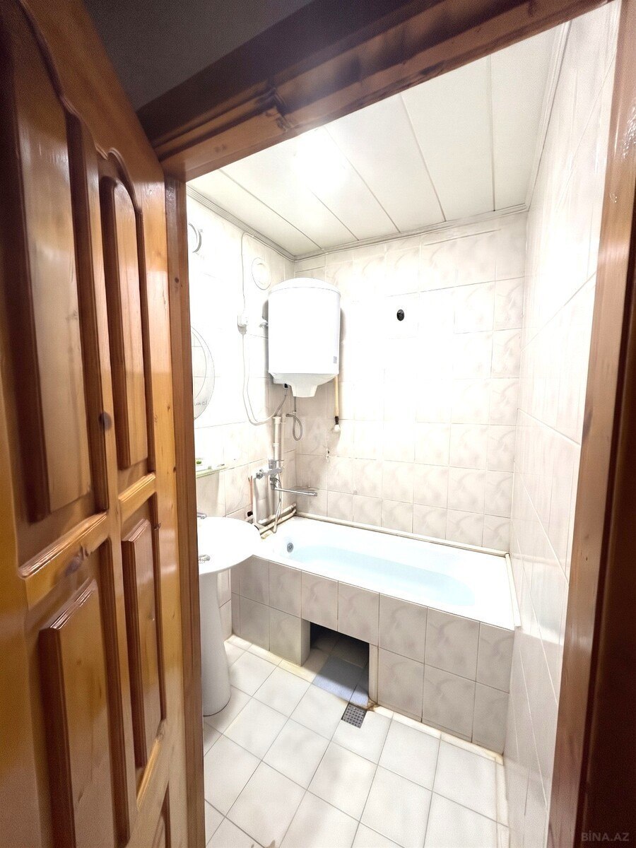 3 otaqlı Köhnə tikili, Xalqlar Dostluğu m., Bakı