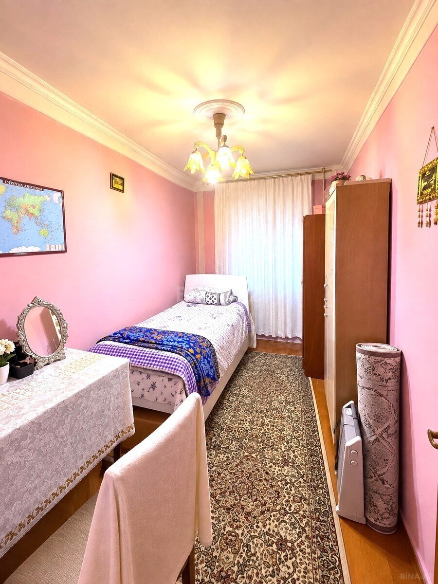 3 otaqlı Köhnə tikili, Xalqlar Dostluğu m., Bakı