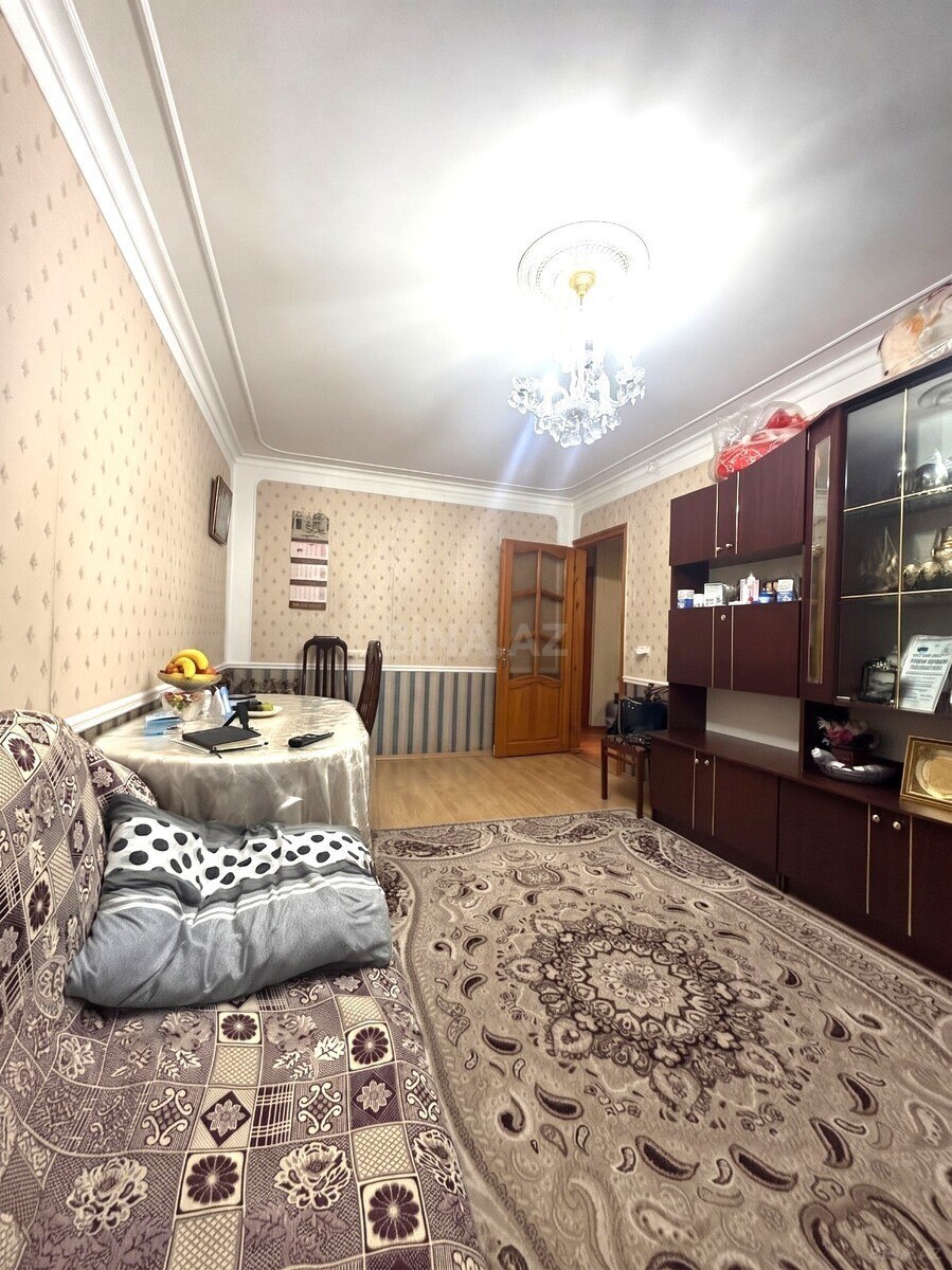 3 otaqlı Köhnə tikili, Xalqlar Dostluğu m., Bakı