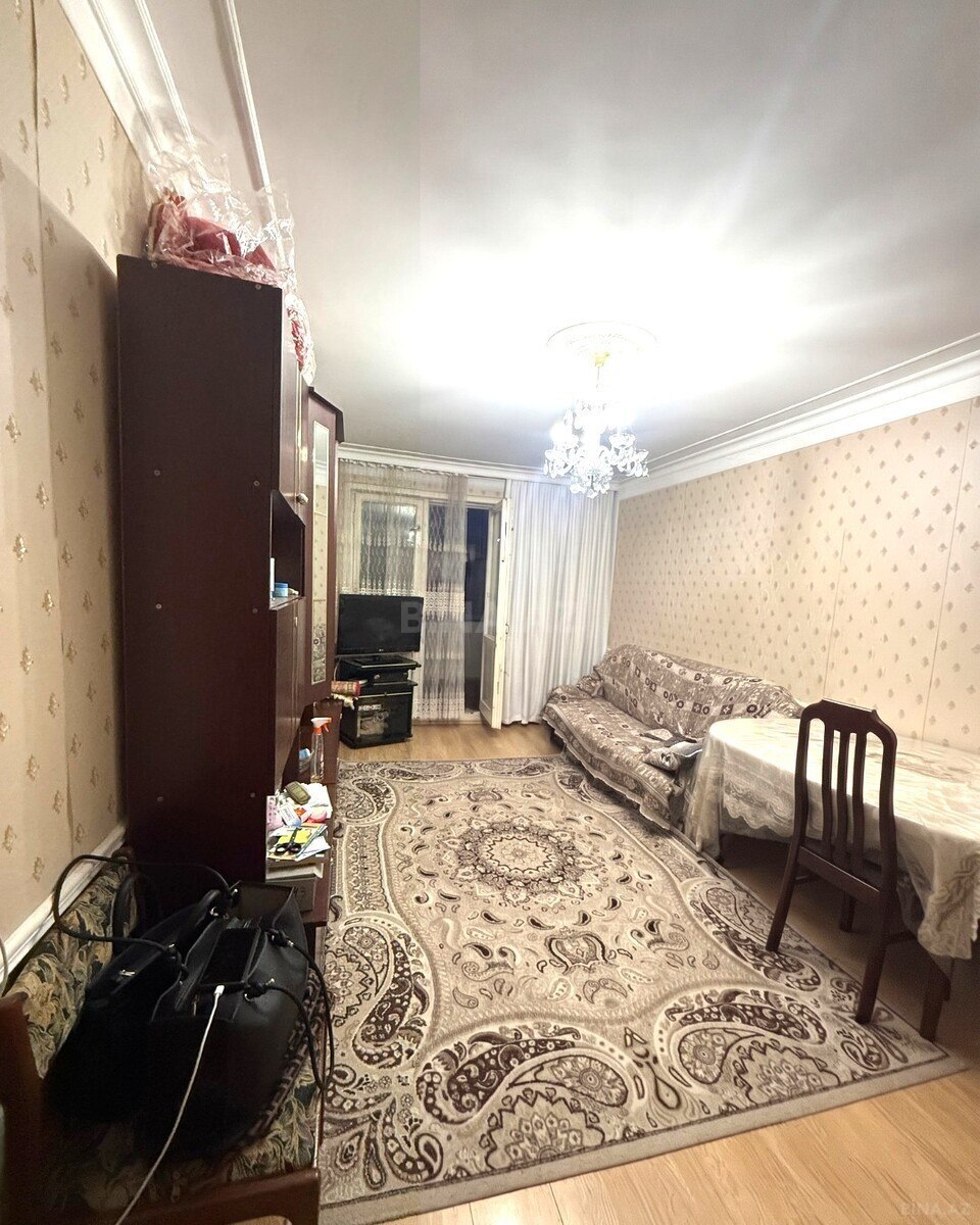 3 otaqlı Köhnə tikili, Xalqlar Dostluğu m., Bakı