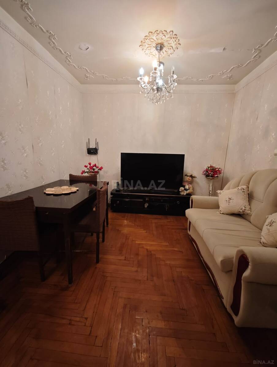 3 otaqlı Köhnə tikili, Neftçilər m., Bakı