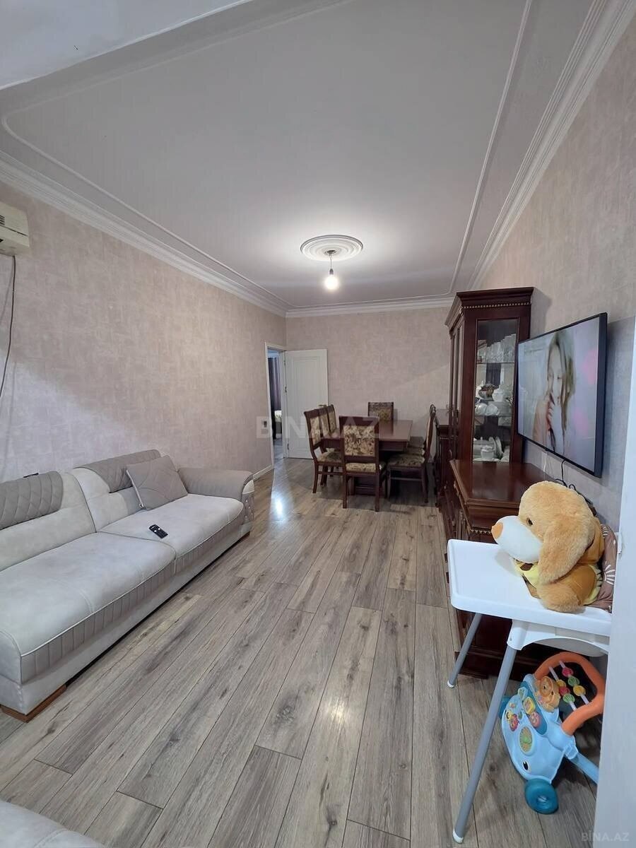 3 otaqlı Köhnə tikili, Memar Əcəmi m., Bakı