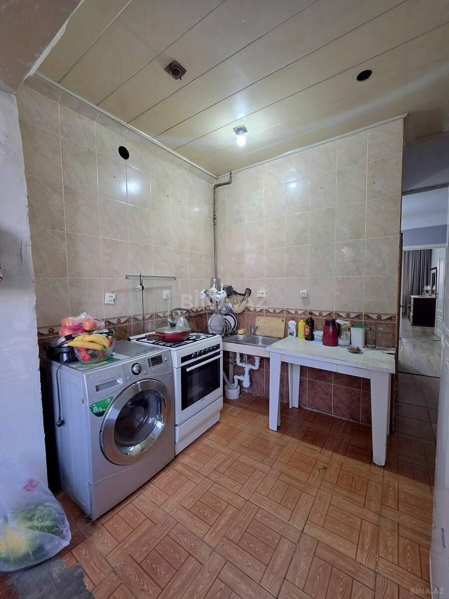 3 otaqlı Köhnə tikili, Memar Əcəmi m., Bakı