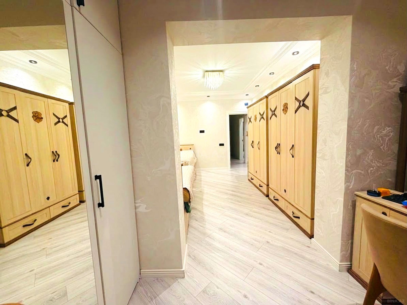 3 otaqlı Köhnə tikili, Xalqlar Dostluğu m., Bakı