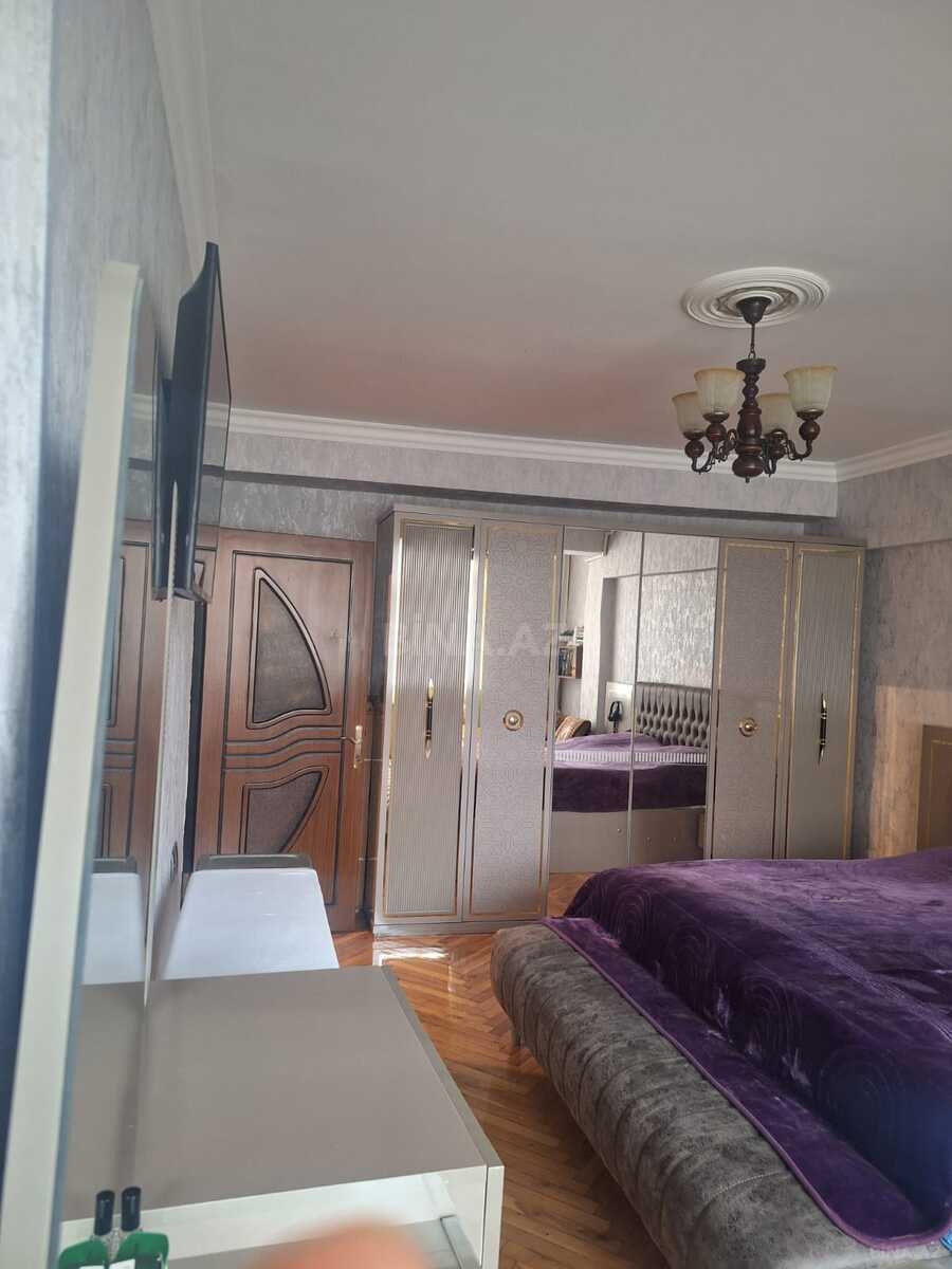 3 otaqlı Köhnə tikili, Əhmədli m., Bakı