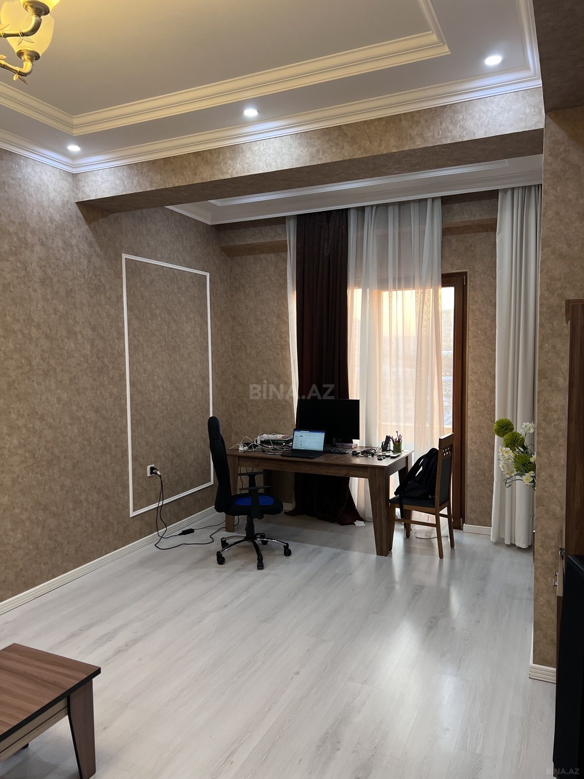 4 otaqlı Yeni tikili, Elmlər Akademiyası m., Bakı