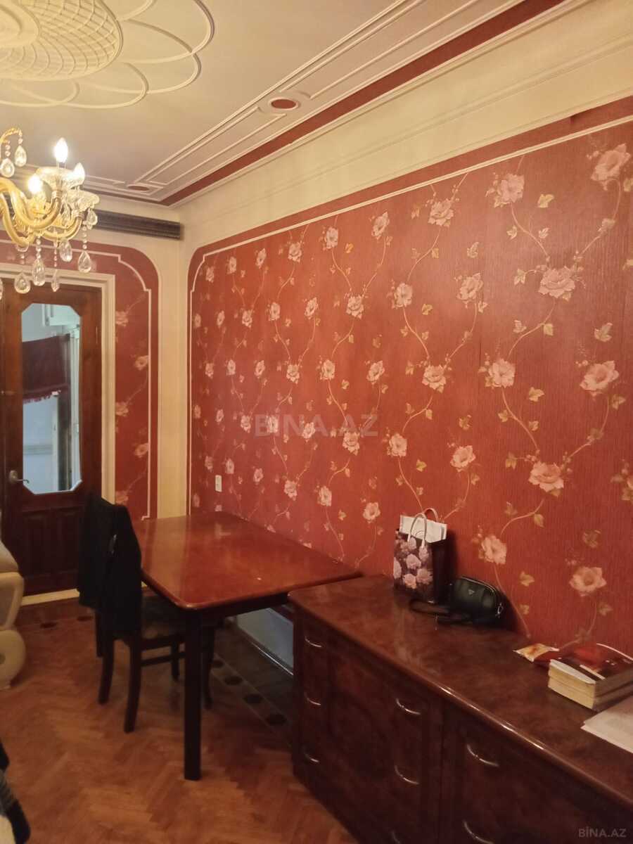 5 otaqlı Köhnə tikili, Xalqlar Dostluğu m., Bakı
