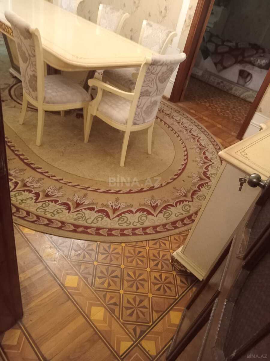 5 otaqlı Köhnə tikili, Xalqlar Dostluğu m., Bakı