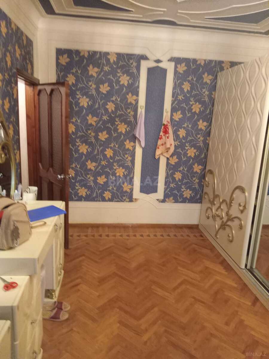 5 otaqlı Köhnə tikili, Xalqlar Dostluğu m., Bakı