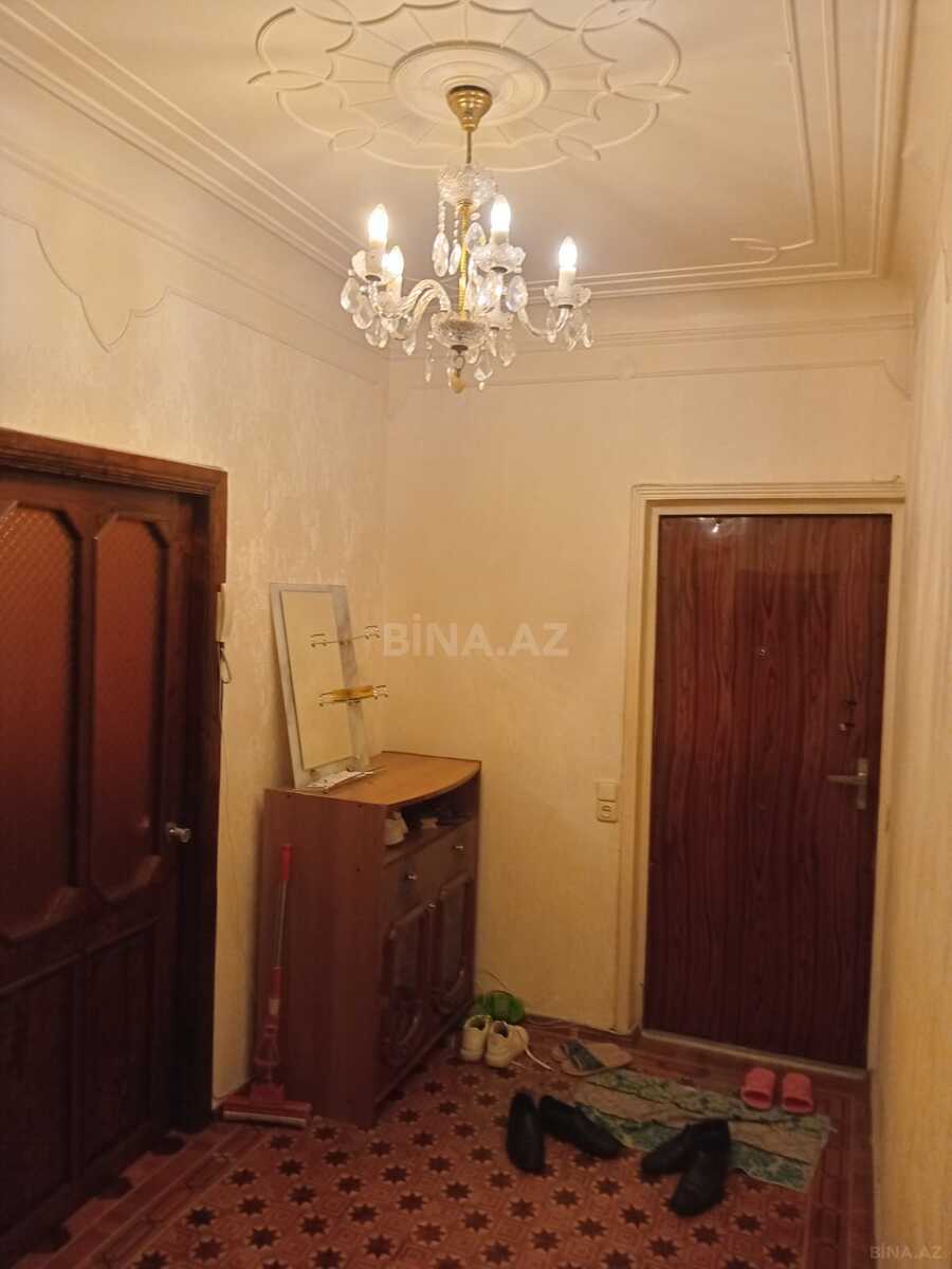5 otaqlı Köhnə tikili, Xalqlar Dostluğu m., Bakı
