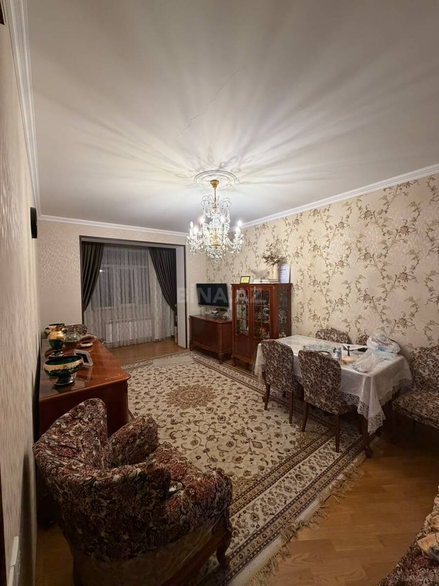 3 otaqlı Köhnə tikili, Həzi Aslanov m., Bakı